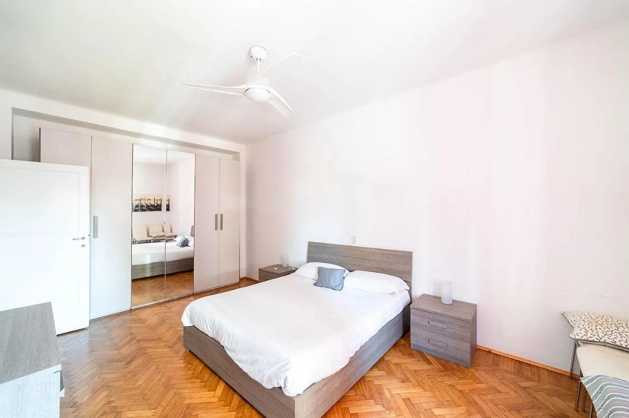 Corso Como A12 Milão 0*,  Itália
